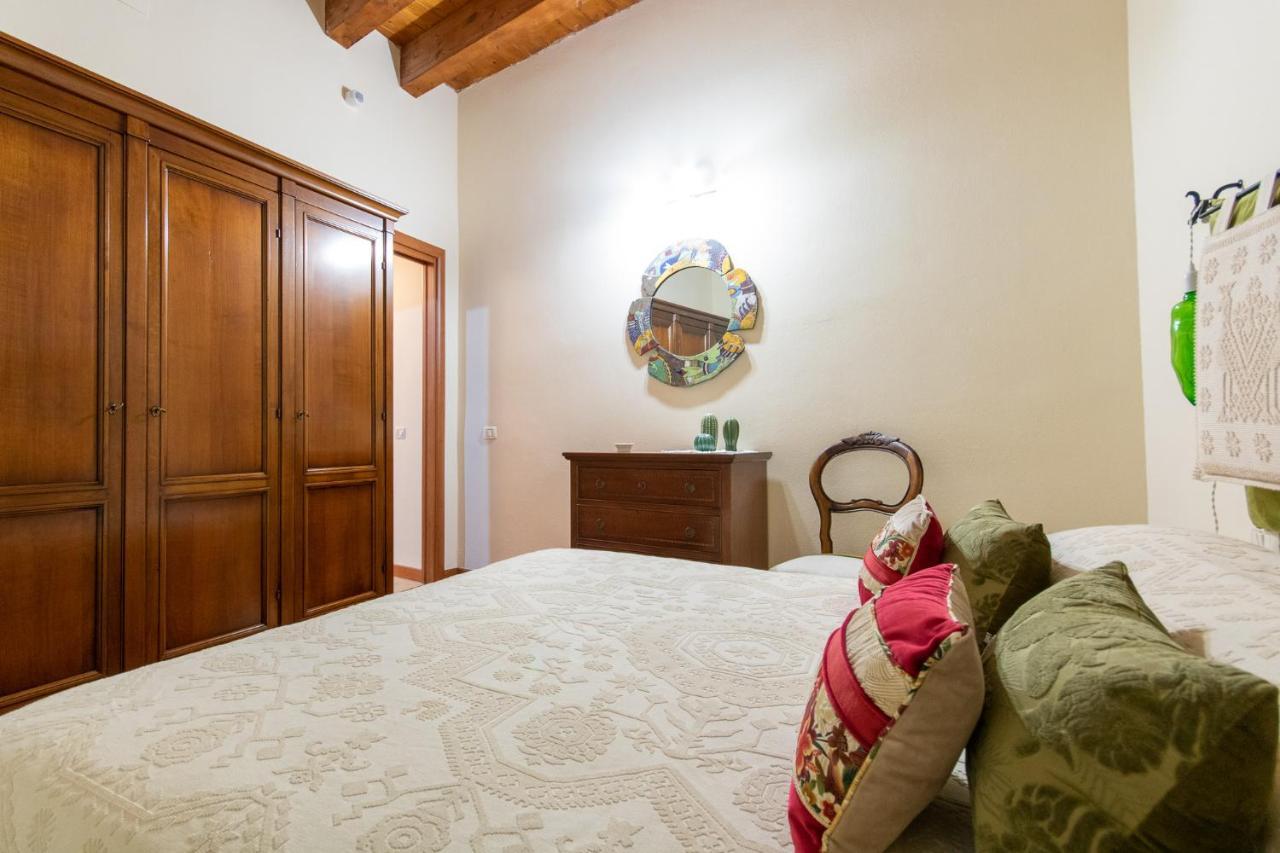 Le Dame Di Castello - Iun Q2444 Apartment Каляри Екстериор снимка